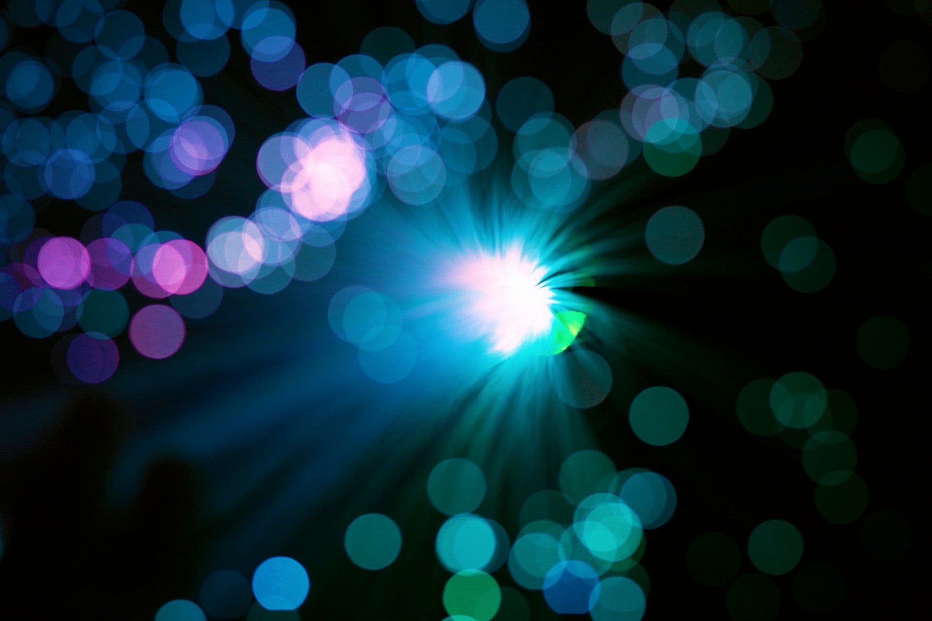 A laboratory setup focusing on quantum optics laser research and experiments. Photo: Unsplash.